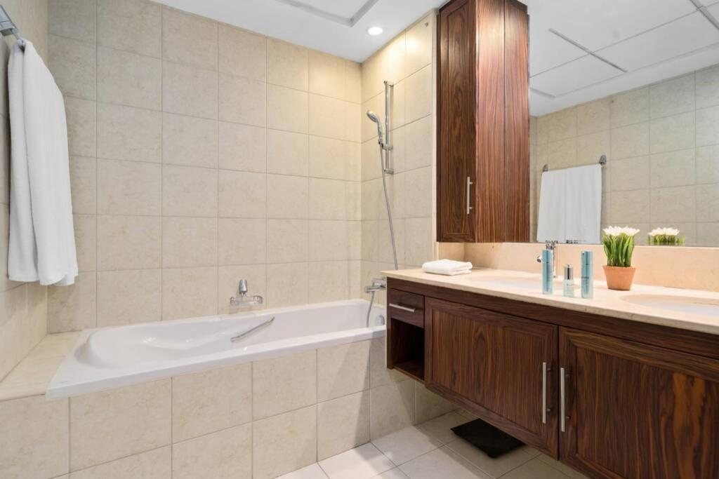 Spectacular Burj & Fountain View - Luxurious 3 Bedrooms & Maids Room - The Residences Dubai Esterno foto